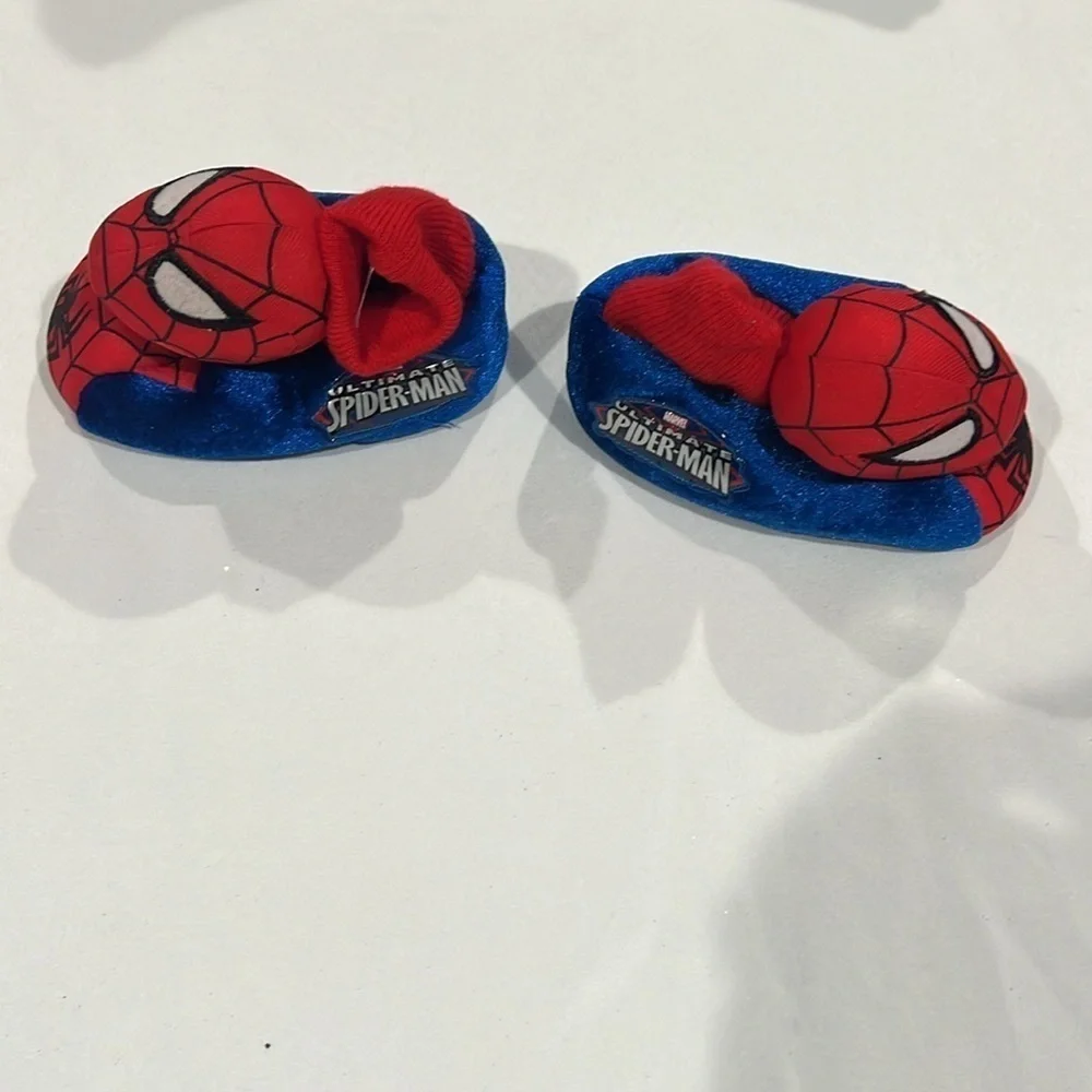 Superman slippers. Kids small (5/6). NWOT.